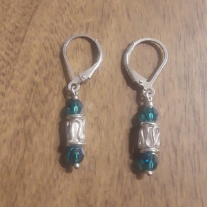 Vintage Sterling Silver Green Glass Small Dainty Dangle Leverback Earrings