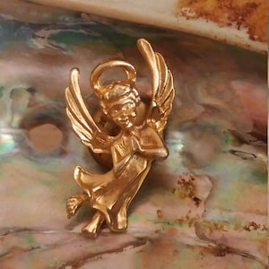 Lovely Vintage Small  Goldtone Metal Praying Angel Lapel Pin