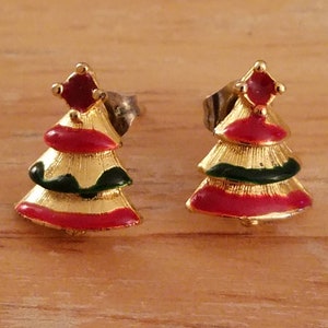 Lovely Vintage Tiny Dainty Little Goldtone Metal Red And Green Enamel Christmas Tree Stud Earrings