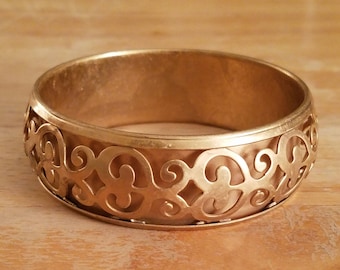 Beautiful Vintage Goldtone Metal Intricate Filigree Bangle Bracelet
