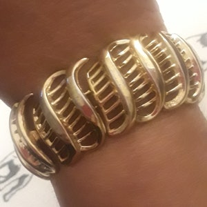 Beautiful Vintage Crown Trifari Goldtone Metal Bracelet