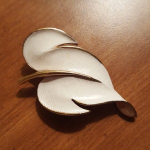 Vintage JJ Jonette White Enamel Leaf Brooch