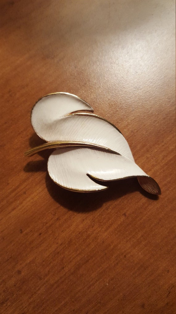 Vintage JJ Jonette White Enamel Leaf Brooch