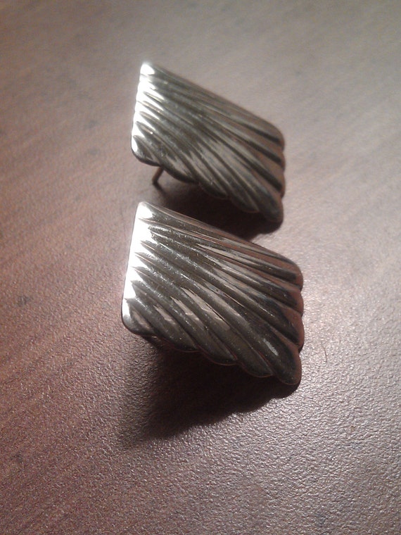 Vintage Lightweight Square Silvertone Metal Stud … - image 3