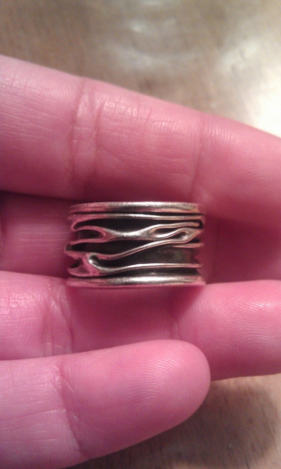 Unique Vintage Sterling Silver Wide Ridged Ring Si
