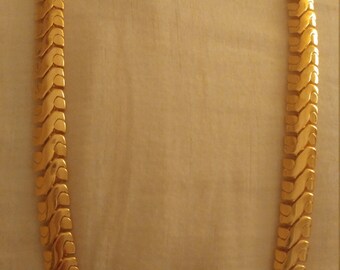 Beautiful Vintage Thick Goldtone Metal High Fashion Necklace