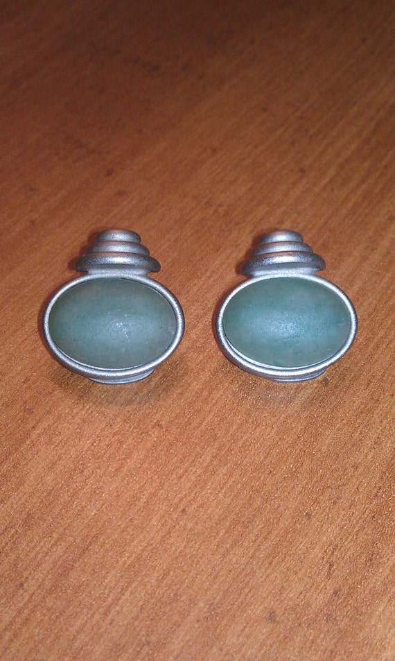 Vintage Modern Retro Green Stone Clip On Earrings - image 2