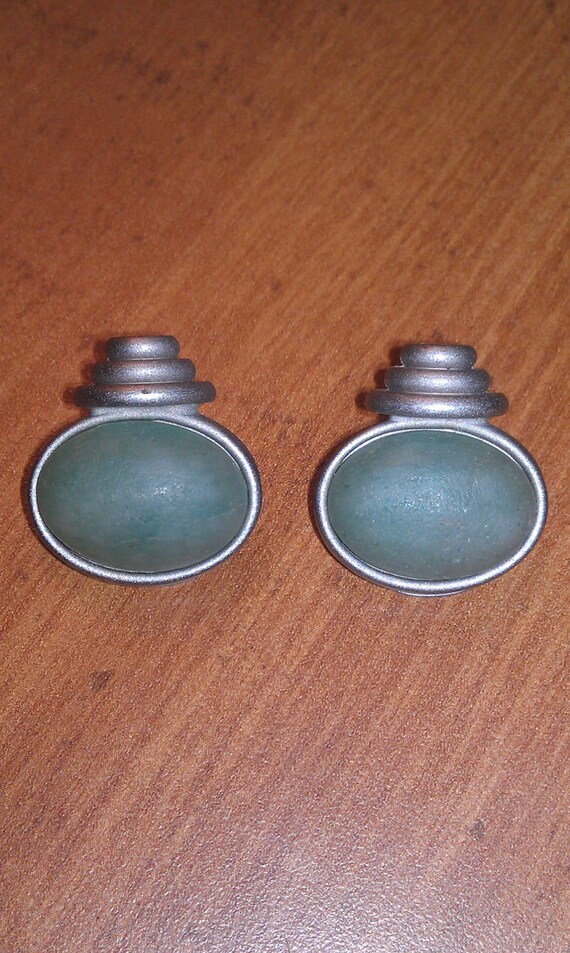 Vintage Modern Retro Green Stone Clip On Earrings - image 1