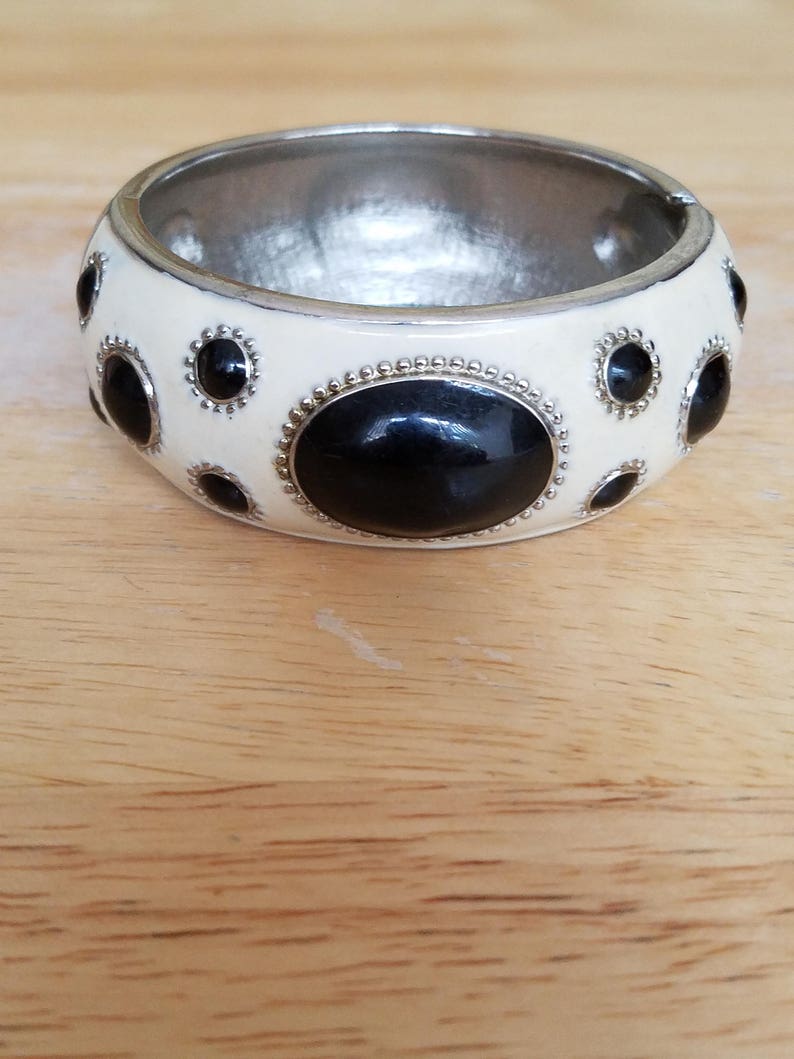 Beautiful Vintage Silvertone Metal Black And Off White Cream Color Polka Dots Enamel Clamper Bangle Bracelet image 8