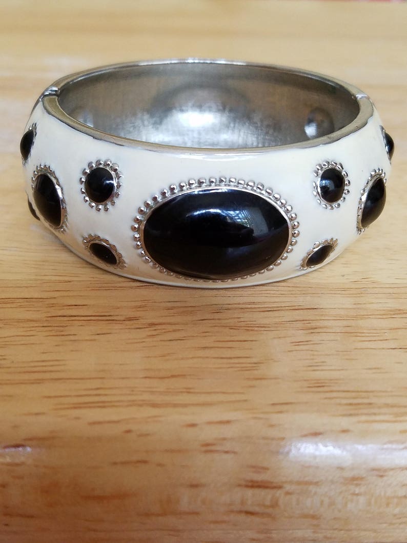 Beautiful Vintage Silvertone Metal Black And Off White Cream Color Polka Dots Enamel Clamper Bangle Bracelet image 3