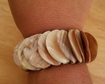 Unique Vintage Chunky Shell Stretch Bracelet