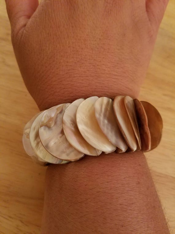 Unique Vintage Chunky Shell Stretch Bracelet