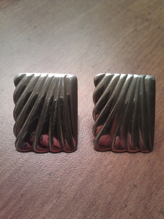 Vintage Lightweight Square Silvertone Metal Stud … - image 1