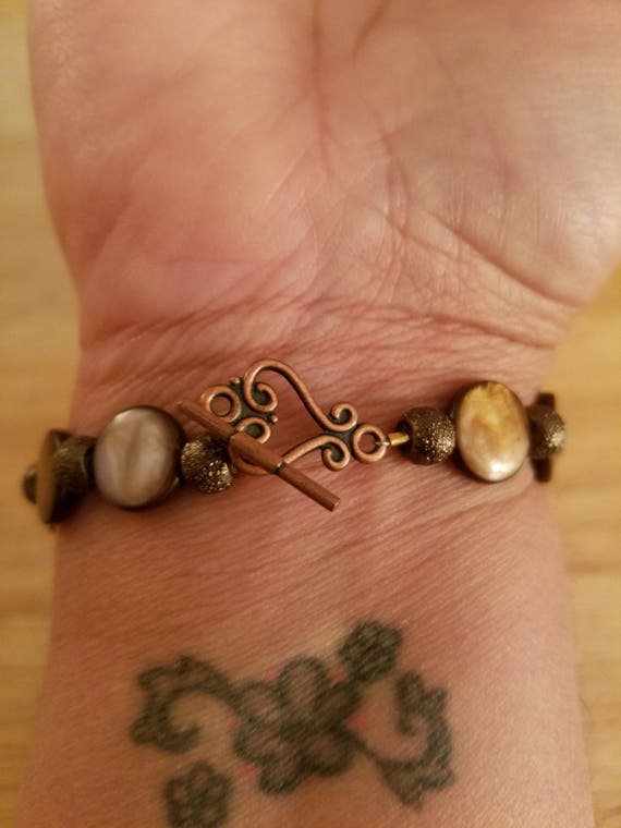 Beautiful Vintage Brown Shell Toggle Bracelet - image 4