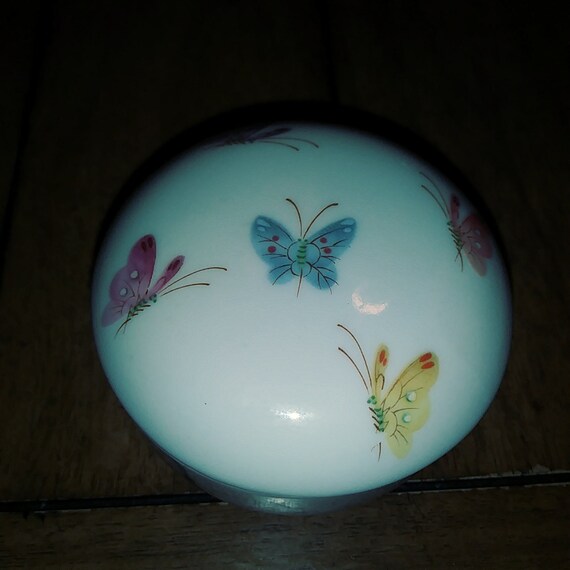 Beautiful Vintage White Porcelain Handpainted But… - image 10