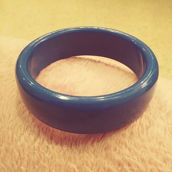 Vintage Thick Solid Plastic Blue Bangle Bracelet - image 3