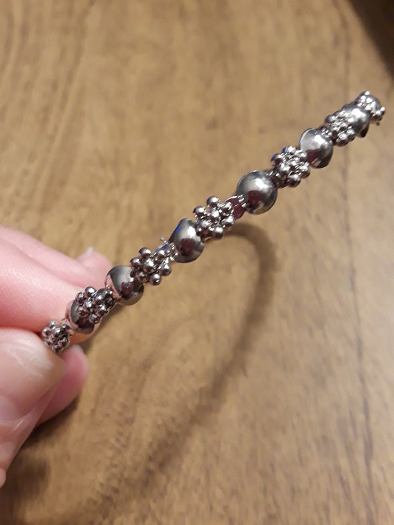 Vintage Silvertone Metal Thin Solid Ball Bangle B… - image 4