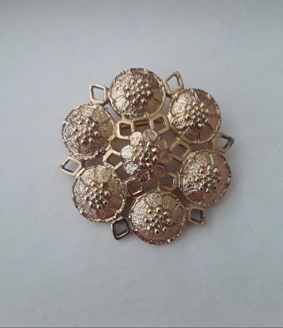 Beautiful Vintage Sarah Coventry Big Gold  Round F