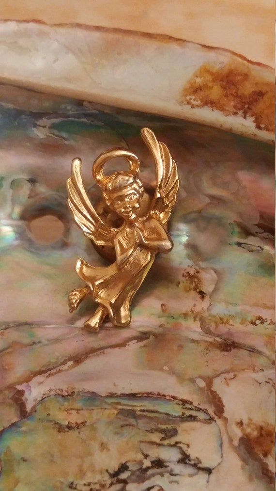 Lovely Vintage Small  Goldtone Metal Praying Angel