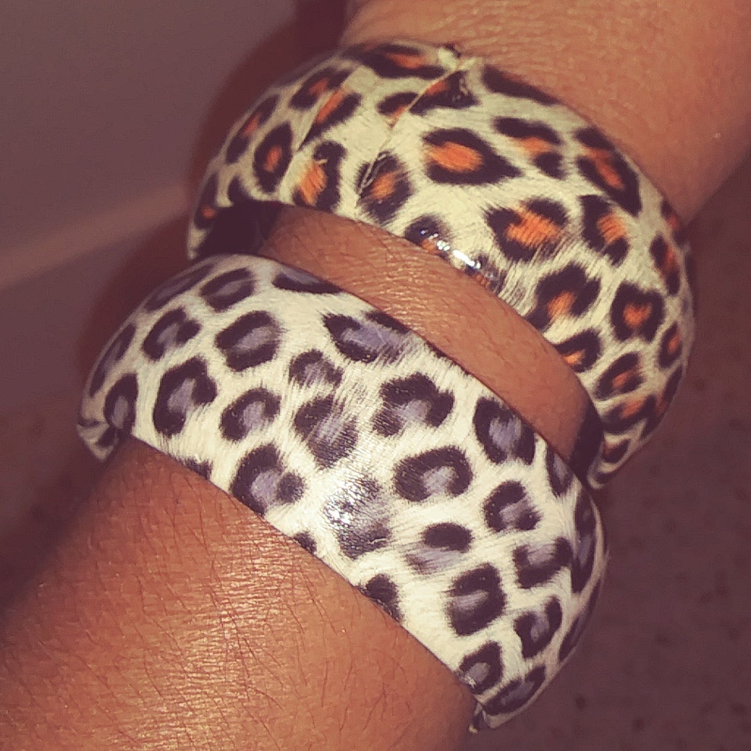 Vintage Set of 2 Plastic Faux Leopard Skin Animal Print Bangle