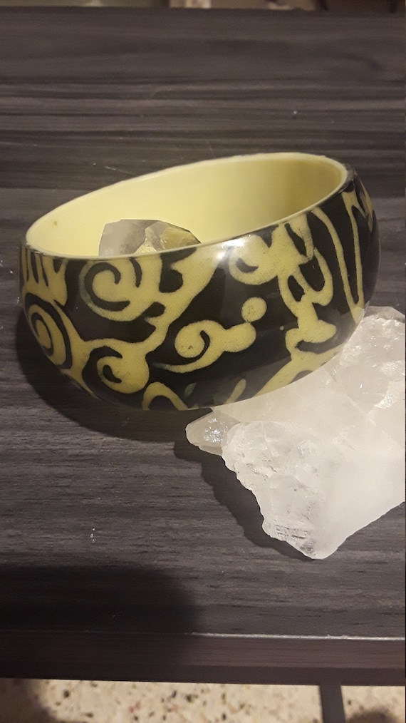 Clear Resin Covered Gold Tone 1½" Wide Bangle Bracelet