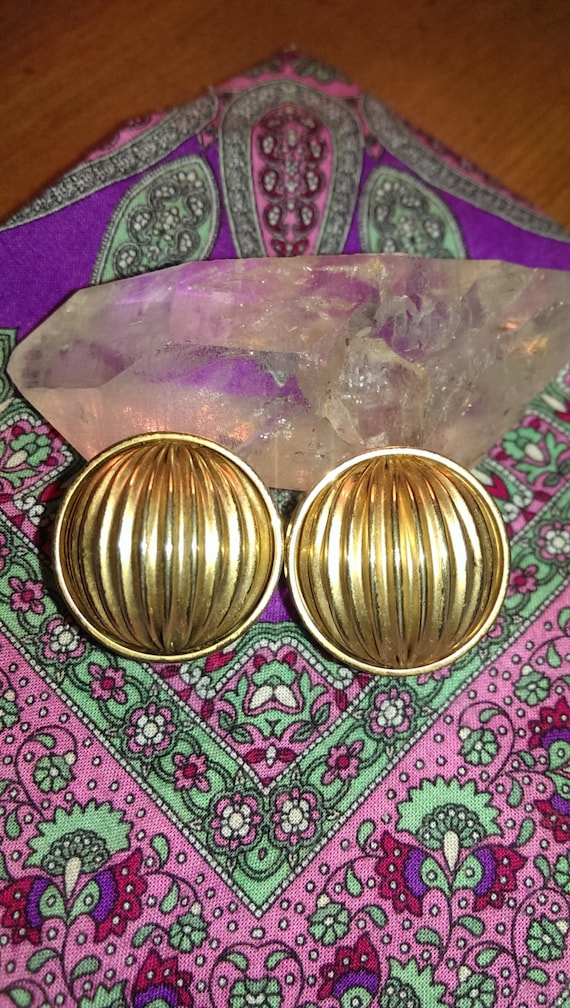 Vintage Goldtone Metal Round  Clip On Earrings