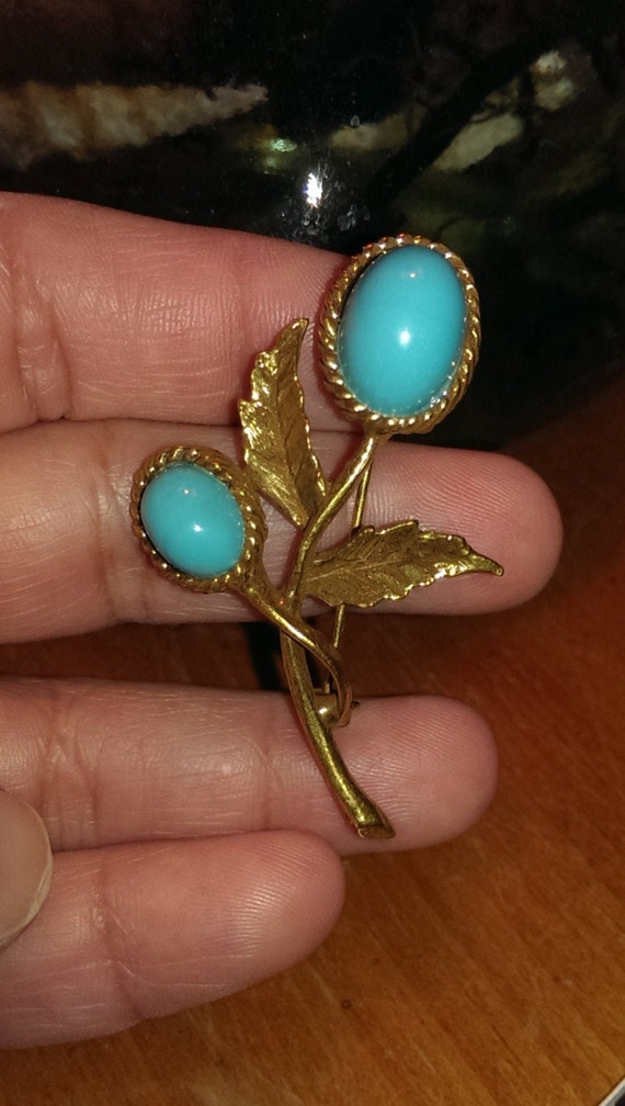 Gorgeous Vintage Goldtone Metal Faux Turquoise Flo