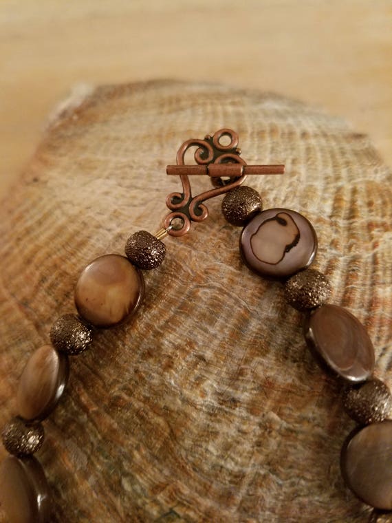 Beautiful Vintage Brown Shell Toggle Bracelet - image 2