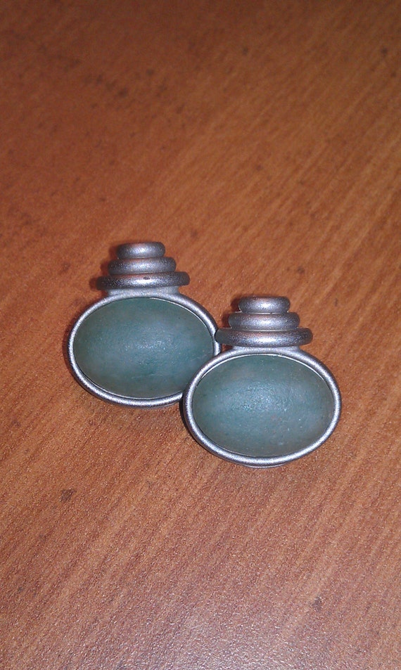Vintage Modern Retro Green Stone Clip On Earrings - image 3