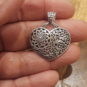 Beautiful Vintage Sterling Silver Floral Filigree Heart Pendant
