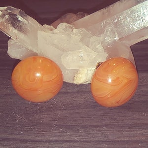 Vintage Signed Vogue Jewelry  Round Marbelized Orange Lucite Clip On Earrings