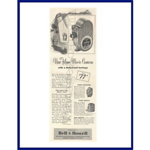 Könnte beinhalten: Vintage Schwarz-Weiß-Werbung für eine "New Filmo Movie Camera" mit Hollywood-Erbe. Die Anzeige zeigt eine detaillierte Illustration der Kamera, Text und kleinere Bilder. Das Logo von Bell & Howell befindet sich unten.