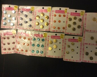 Vintage Nouveaute. Buttons on original cards