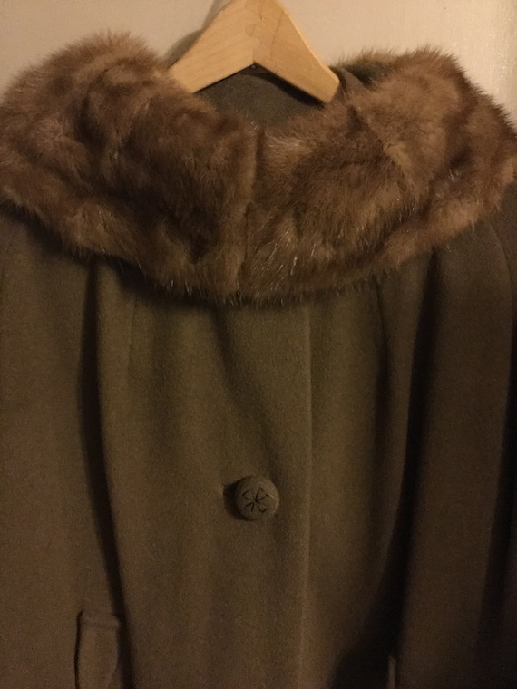 Cashmere coat with mink collar