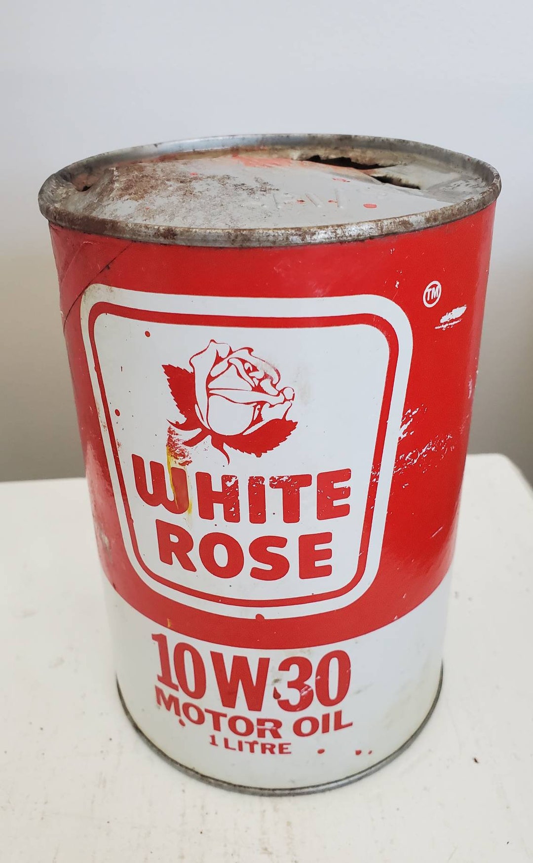 White Rose Oil Advertising 1 Litre 10W30 Cardboard and Tin Empty Canada