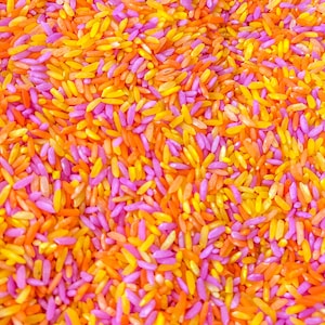 Riso sensoriale estivo, riempitivo per contenitori sensoriali, riso colorato, gioco sensoriale, riempitivo per contenitori sensoriali luminosi, sicuro per il gusto, Montessori
