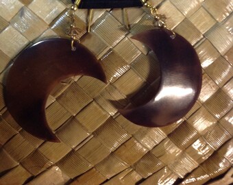 Medium Moon Shape Shell Earrings.