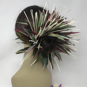 Hoja de ti de seda trenzada tropical hawaiana con niau para envolver moños. Bailarinas polinesias, halau, eventos especiales, bodas, peinados de damas de honor, luau.
