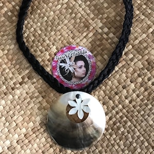 Black Lip Mother Of Pearl Shell Fresh Water Pearls Necklace. Perfect Necklace For Dancers, Gifts, Luau. Perfect For Both Old & Young Girls.