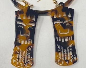 Faux Turtle Shells Bracelet & Carved Tiki Style Earrings Set. Perfect Gift For Your Friends, Christmas, Birthdays. Polynesian Popular Pieces