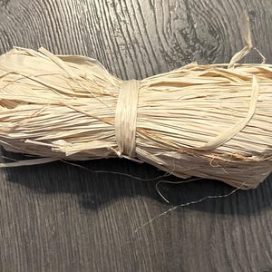 Natural Raffia Hank | Authentic Island Fiber for Braiding Polynesian Costumes & Creative Crafts