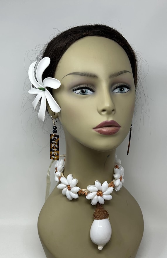 Natural Sea Shells Neckpiece On Braided Raffia. Wedding Necklace.