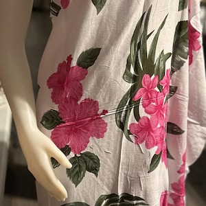 Our Large Beach Floral Sarong, Pareu, Pareo, Tepenu Or Lavalava. Hawaiian Beach Floral Sarong. Beach Wear, Luau Wear Or Tie It Like A Dress