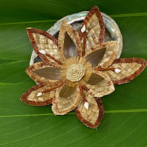 Our Tiare Rourou Hair Flower. Authentic Natural Lauhala, Siapo/Tapa Cloth, Coconut Fiber & Fau Bark. Polynesian Style Hair Clip. Wedding.