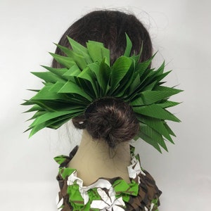 Hawaiian Silk Green leaf hair Tie. Tropical hair style for beach Wedding, Luau, Gift, Beach, Bridesmaids hair, Polynesian Events.