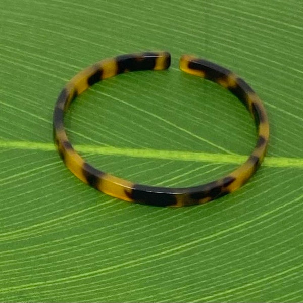 Bracelet de style polynésien. Bracelet samoan imitation carapace de tortue.