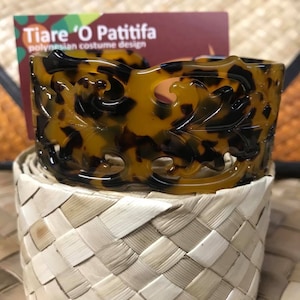 large Brown Faux Turtle Carved Bangle.