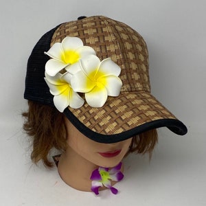 Unsere hawaiianische Pua Melia / Plumeria Blume Snap Back Cap oder Hut ... Baseballmütze. Island Mädchen Blumenhut-Stil. Aloha Sommer Hut. Hula Mädchen Hut.