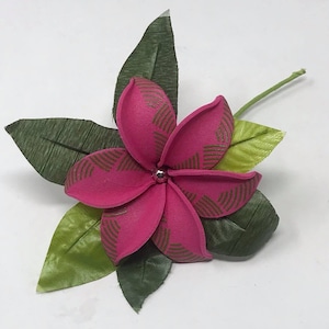 Verschiedene Farben Tribal Tiare Blume & Seide Maile Blätter Haarstab. Hawaiianische Blume. WÄHLE DEINE FARBE.