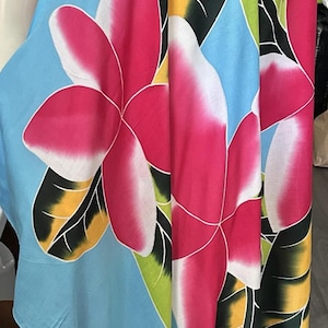 Our Large Beach Floral Sarong, Pareu, Pareo, Tepenu Or Lavalava. Hawaiian Beach Floral Sarong. Beach Wear, Luau Wear Or Tie It Like A Dress.